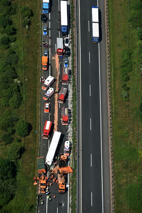 Luftbild Plötzkau Verkehrsunfall mit Autobahn Stau im