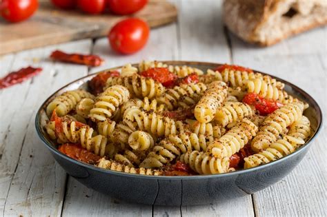 Ricetta Fusilli Ai Pomodorini Capperi E Briciole Croccanti Cucchiaio