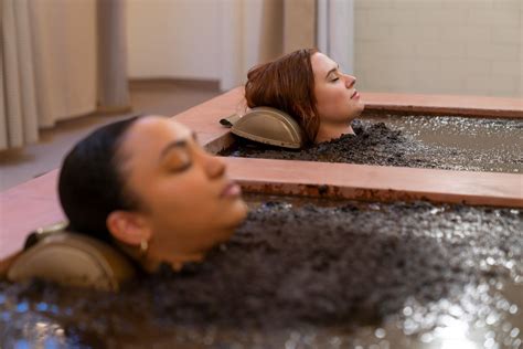 Detoxifying Mud Baths in Calistoga, CA | Dr. Wilkinson's Spa