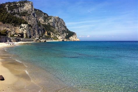 Spiaggia Della Baia Dei Saraceni Varigotti Finale Ligure