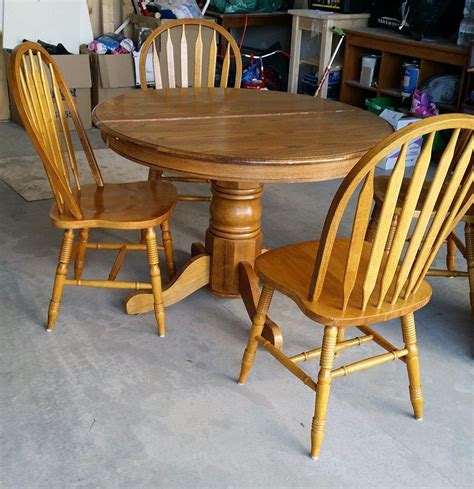 The Dining Room Table And Chairs That Everyone Seemed To Have Rnostalgia