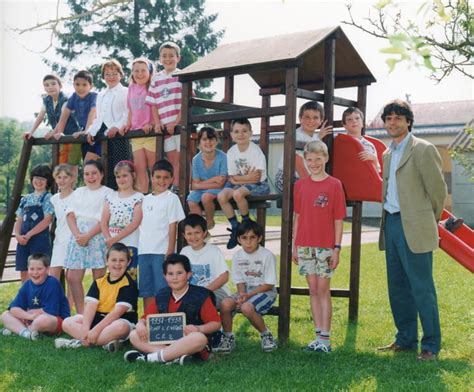 Photo De Classe Ce2 De 1998 Ecole Du Marechal Leclerc Pont L Eveque