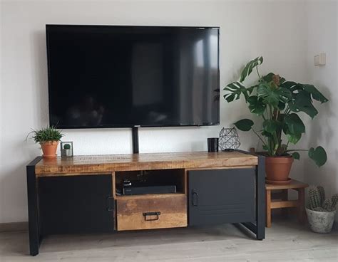 Tv Meubel Bas Mango Met Staal Medium Houten Meubel Outlet