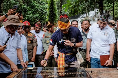 Menparekraf Apresiasi Desa Wisata Air Terjun Moramo Sultra Kembangkan