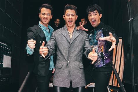 All The Deets On The Jonas Brothers Happiness Begins Tour