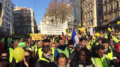 Gilets jaunes près de 2 000 personnes rassemblées à Marseille pour l