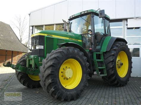 John Deere 7710 Tractor