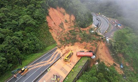 Deslizamento De Terra Na Br Mata Duas Pessoas No Paran Serra Azul