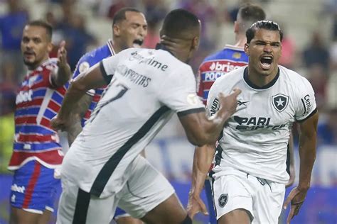 Tiago Nunes indica mudanças no Botafogo contra o Santos veja provável