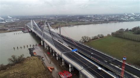 Neue A1 Rheinbrücke für Verkehr freigegeben