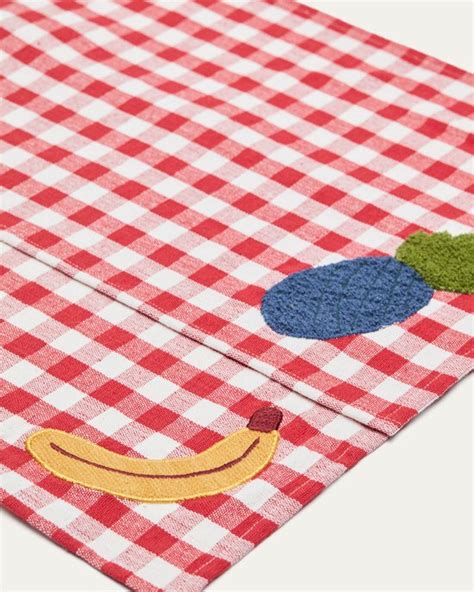 Kave Home Naunet Set Van Vierkante Placemats In Rood En Wit Met