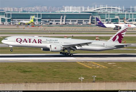 A Ben Qatar Airways Boeing Dzer Photo By Ik Aircraft Spotter Id