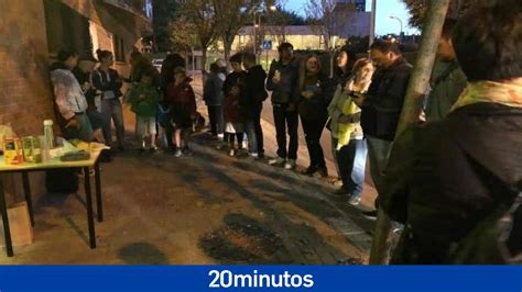 Vecinos De Lleida Almuerzan En El Centro C Vico De La Mariola Para