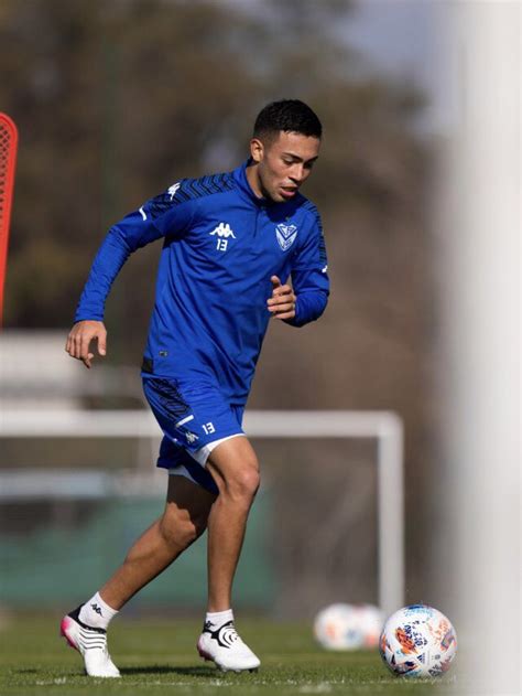 Vélez Sarsfield on Twitter Joaquín García sufrió una lesión de