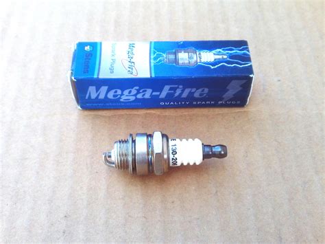 Spark Plug For Poulan 1800 1950 2000 2300 2350 2050 2100 2150 2175 2250 2375 2400 2450 2500 2550