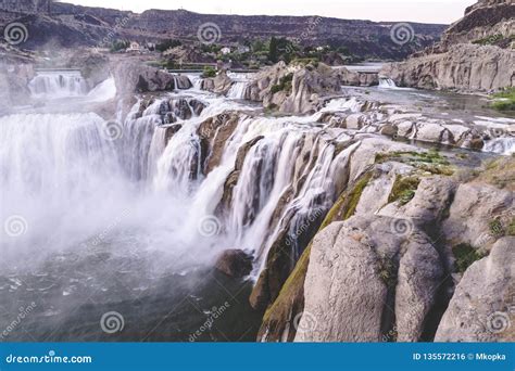 Cadute Della Shoshone In Twin Falls Idaho Al Tramonto Di Estate Fotografia Stock Immagine Di