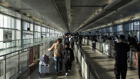 Tratamento Digno A Migrantes Nos Aeroportos Portugueses R Dio