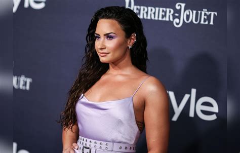 ‘pregnant Demi Lovato Debuts Her Baby Bump On ‘will And Grace