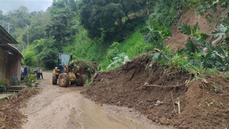 Hujan Deras Sebabkan Longsor Akses Jalan Penghubung Kabupaten Polman