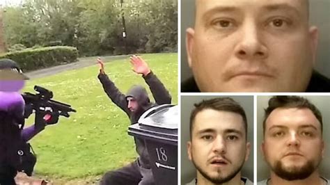 Dramatic Moment Britains Fbi Carry Out Armed Swoop On Weapons Gang