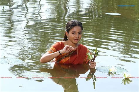 Bhama Actress Hd Photosimagespics And Stills 200684