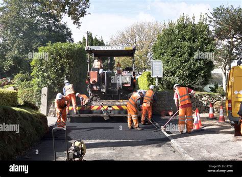 Dh Tarmacing ROAD UK Machine Workers Laying Tarmac Road Tar Mac Surface