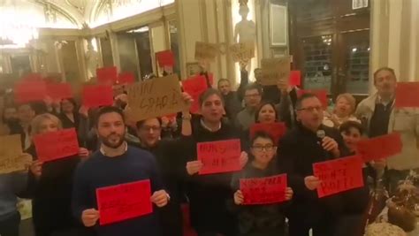 Capodanno No Ai Botti S Ai Biscotti Il Flash Mob Di Europa Verde