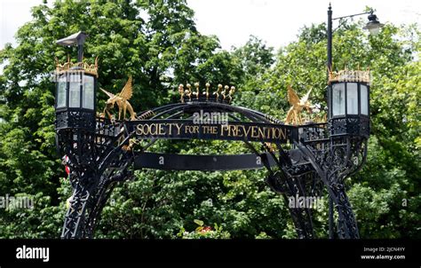 Richmond park gate in London Stock Photo - Alamy