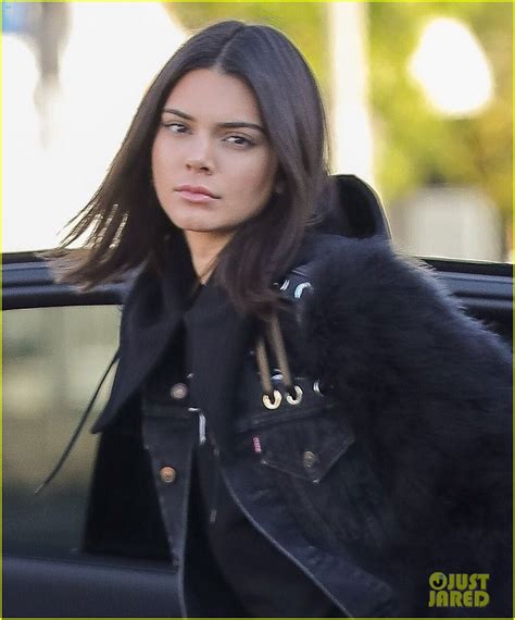 Kendall Jenner Looks Super Chic For Dinner With Mom Kris Photo 3906927