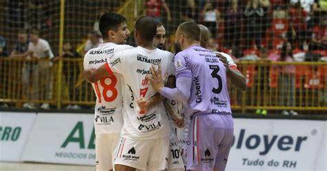 Na prorrogação JEC Futsal vence Campo Mourão e avança na Copa do Brasil