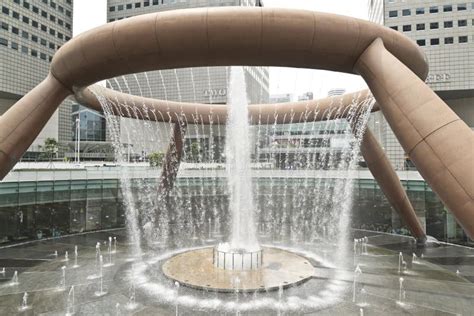 Fountain of Wealth at Suntec City Mall at Singapore Editorial Image ...