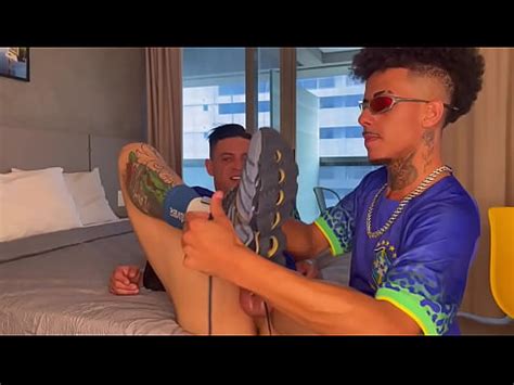 Eu e meu amigo João comemoramos a vitória do Brasil XVIDEOS