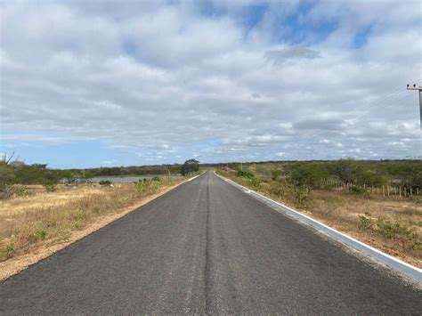 Pavimentação asfáltica da nova CE 448 no município de Morada Nova