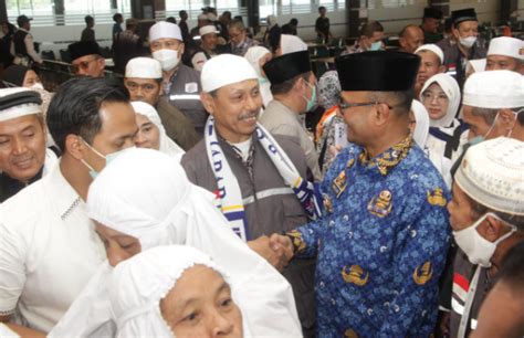 PJ BUPATI SUBANG SAMBUT KEPULANGAN JAMAAH HAJI KLOTER 24 ASAL