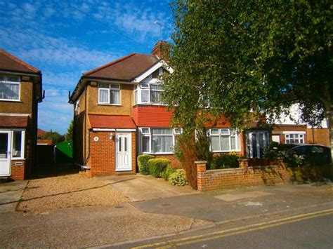 3 Bedroom Semi Detached House For Sale In Fairdale Gardens Hayes Ub3