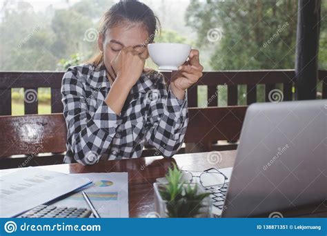 Las Mujeres Deben Subrayado Trabajar Los Fracasos Concepto Del Fracaso