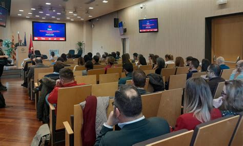 Un Centenar De Profesionales Participa En El Foro De La