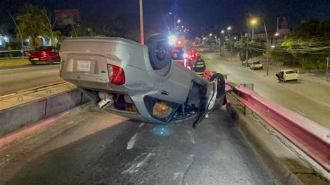 Impactante volcadura en Lázaro Cárdenas Y los tripulantes Tráfico ZMG