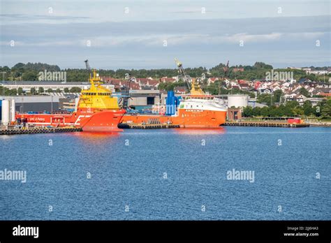 Le Viking Prince Et Le Normand Sun Sont Des Navires D Approvisionnement