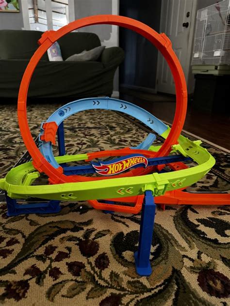 Hot Wheels Action Loop Cyclone Challenge Track Set With Scale Toy