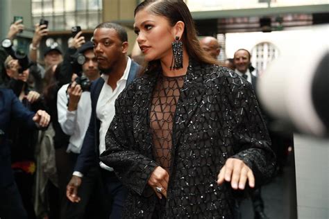 Zendaya Updates On Twitter Zendaya At Valentinos Ss Show In Paris