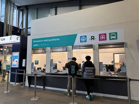 How to reach Terminus Longueuil by bus or metro 4