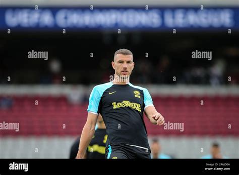 Dzeko Inter Hi Res Stock Photography And Images Alamy