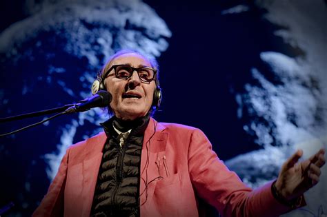 È morto Franco Battiato addio al maestro della musica italiana aveva