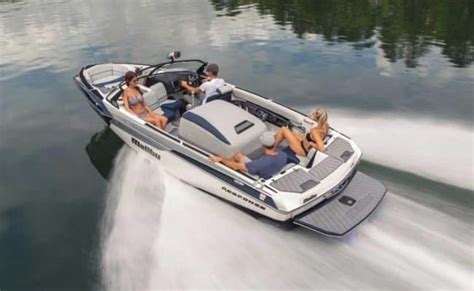 Top 10 Best Fish And Ski Boats For The Money 2023