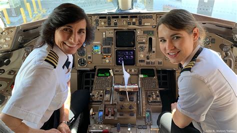 Mother Daughter Pilot Duo Delights Passengers Youtube