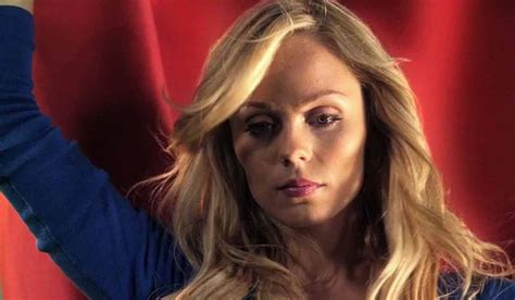 A Atriz Laura Vandervoort Deu Vida A Personagem Supergirl Em