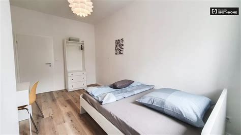 Zimmer Zu Vermieten In Wohnung Mit Schlafzimmern In Berlin