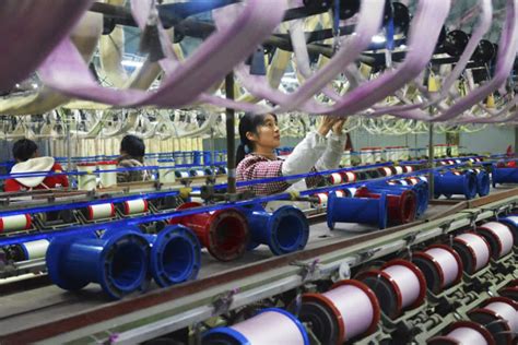 China S Economy Slows Manufacturing Pmi Contracts For Fourth Straight