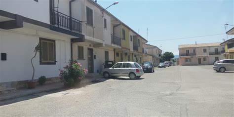 Bambino Di Anni Precipita Dal Balcone A Mirto Crosia Grave